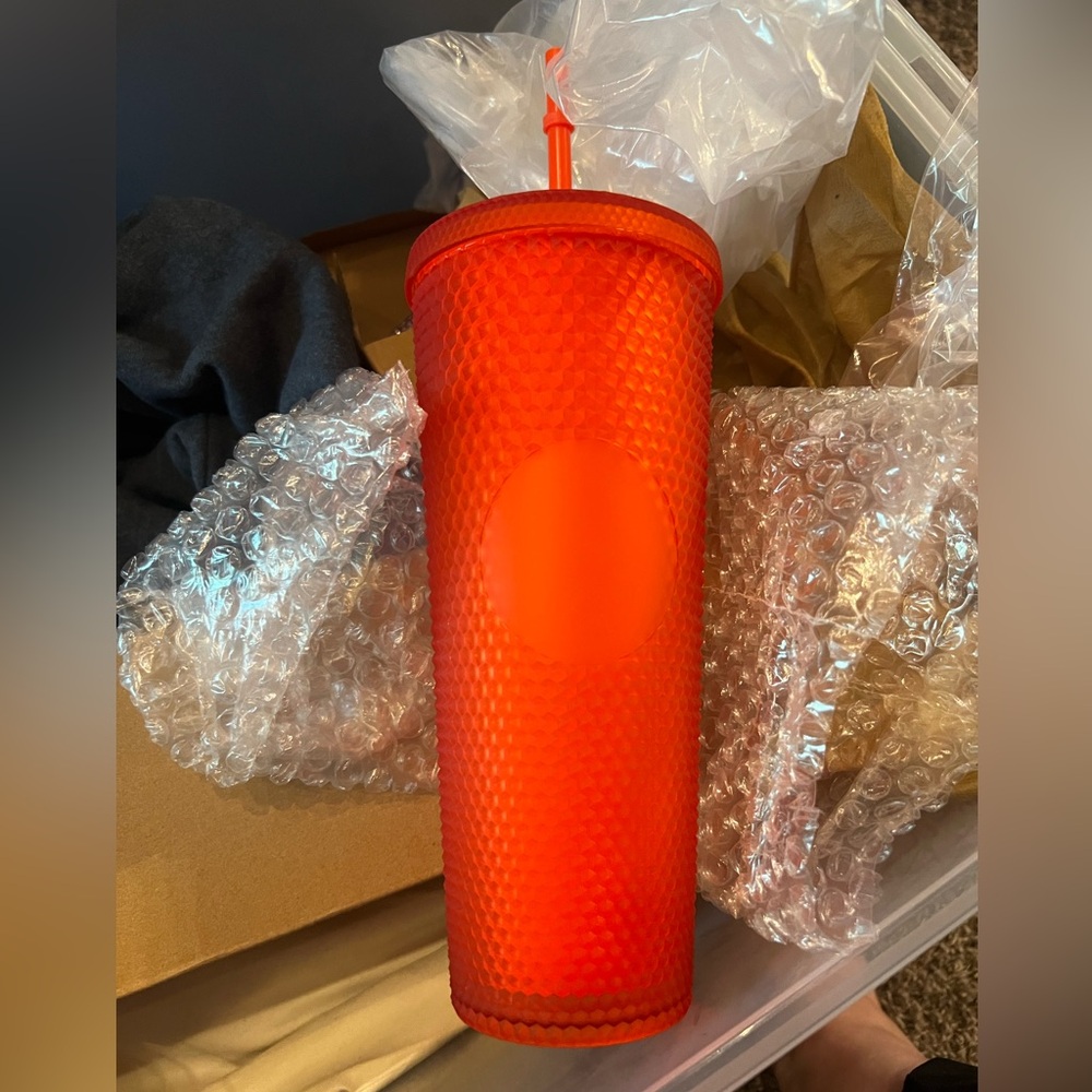 New in Box 📦 Cup, ⭐️Like Starbux but no brand⭐️

🛍️make a bundle! 🔥